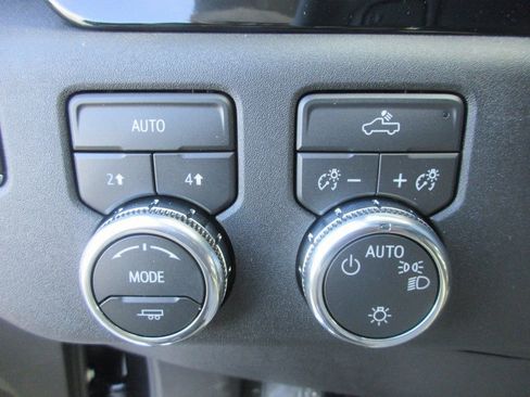 New 2026 GMC Sierra 1500 SLE image 16