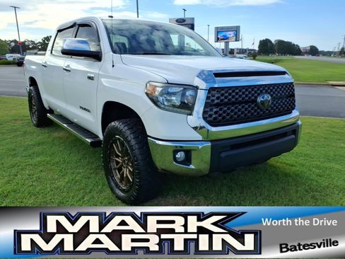 Used 2018 Toyota Tundra SR5 w/ SR5 Upgrade Package AWD/4WD image 1