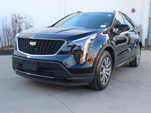 Used 2020 Cadillac XT4 Sport image 3