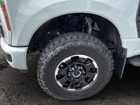 Used 2025 Ford F350 Lariat w/ Lariat Ultimate Package AWD/4WD image 15