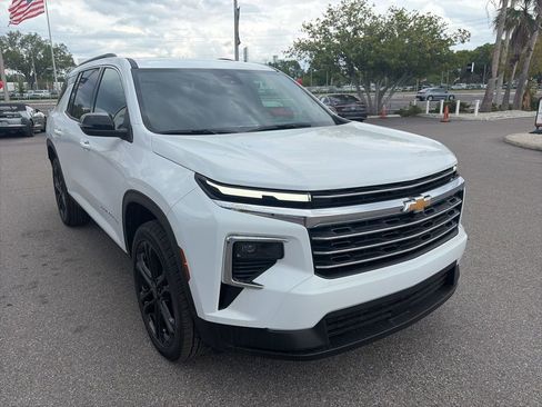 Used 2026 Chevrolet Traverse LT image 1
