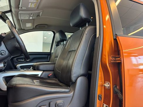 Used 2019 Nissan Titan PRO-4X w/ Pro-4x Convenience Package AWD/4WD image 13