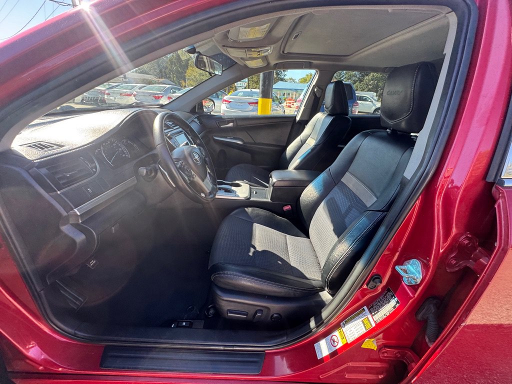 Used 2012 Toyota Camry SE FWD image 11