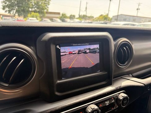 Used 2022 Jeep Gladiator Sport AWD/4WD image 17