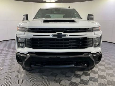 Used 2024 Chevrolet Silverado 2500 Custom w/ Custom Value Package AWD/4WD image 2