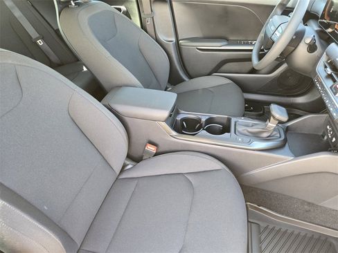 New 2026 Kia K4 LXS image 10