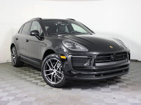 Certified 2026 Porsche Macan AWD/4WD image 9