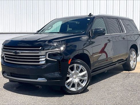 Used 2021 Chevrolet Suburban High Country w/ Premium Package AWD/4WD image 2