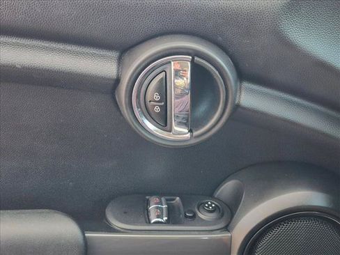 Used 2018 MINI Cooper 2-Door Hardtop FWD image 15