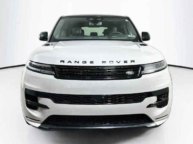 Used 2025 Land Rover Range Rover Sport Dynamic SE AWD/4WD image 2