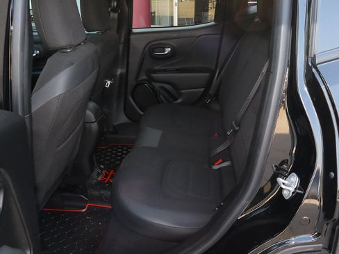 Used 2017 Jeep Renegade Altitude FWD image 8