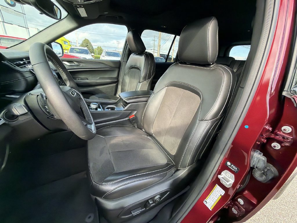 Used 2024 Jeep Grand Cherokee Altitude AWD/4WD image 19