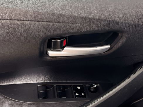Used 2021 Toyota Corolla LE FWD image 16