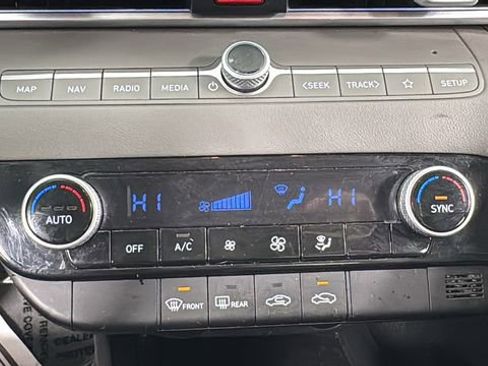 Used 2024 Hyundai Elantra SEL FWD image 24