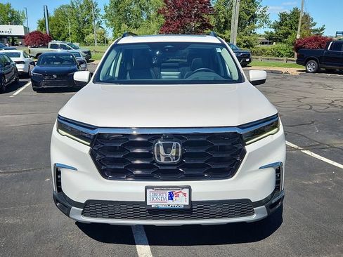 Used 2024 Honda Pilot Elite image 2