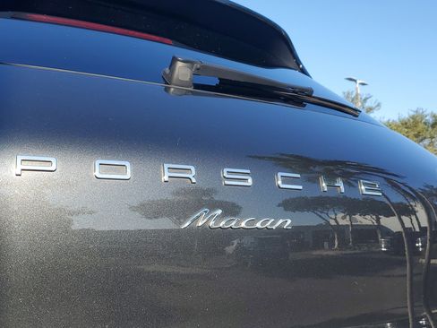 Used 2018 Porsche Macan image 8