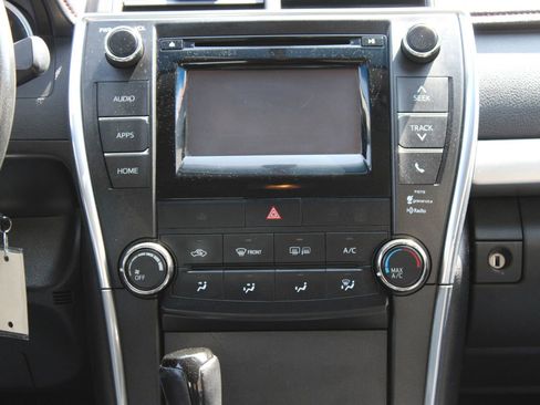 Used 2015 Toyota Camry SE FWD image 30