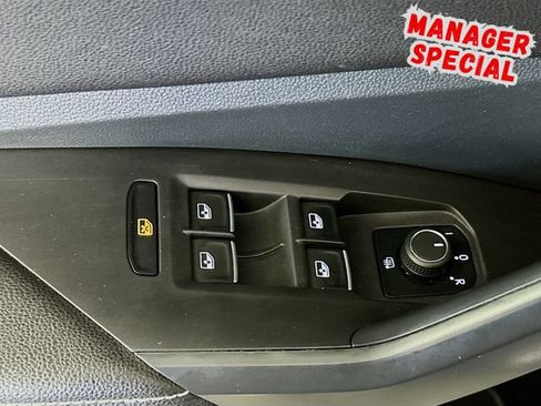 Used 2024 Volkswagen Jetta SE FWD image 18