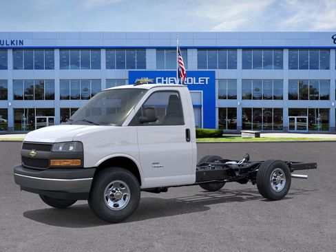 New 2025 Chevrolet Express 3500 w/ Power Convenience Package RWD image 4
