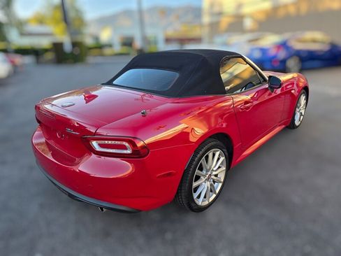 Used 2017 FIAT 124 Spider Lusso RWD image 5