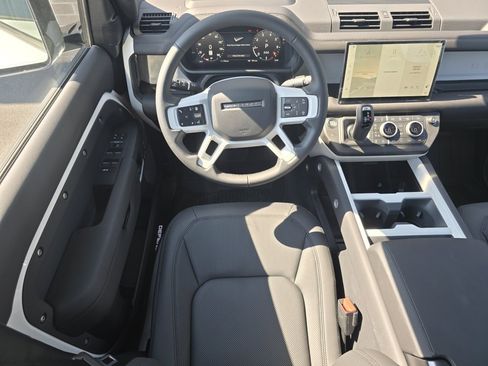 Used 2025 Land Rover Defender 110 X-Dynamic SE image 28