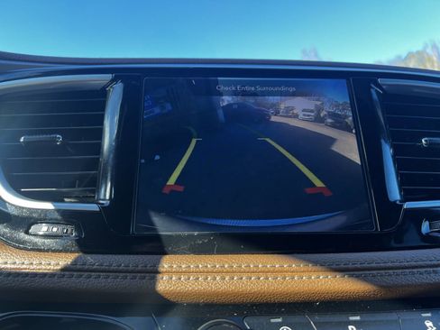 Used 2020 Chrysler Pacifica Limited image 35