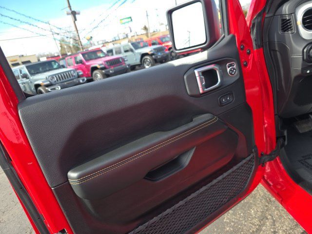 Used 2025 Jeep Wrangler Unlimited Sahara w/ Safety Group AWD/4WD image 16