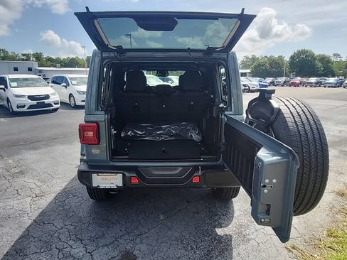 New 2026 Jeep Wrangler Unlimited Sahara AWD/4WD image 27