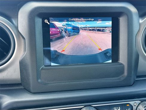 Used 2022 Jeep Gladiator Willys image 15