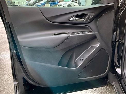 Used 2023 Chevrolet Equinox LT w/ Driver Convenience Package image 18