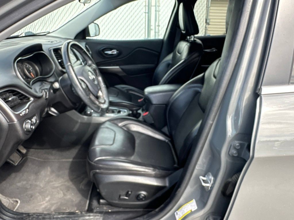 Certified 2019 Jeep Cherokee Latitude Plus AWD/4WD image 10