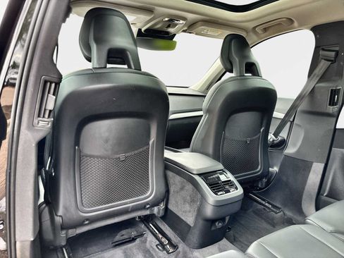 Used 2021 Volvo XC90 T5 Momentum w/ Protection Package Premier FWD image 18