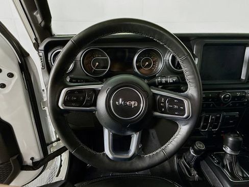 Used 2019 Jeep Wrangler Unlimited Sahara image 11
