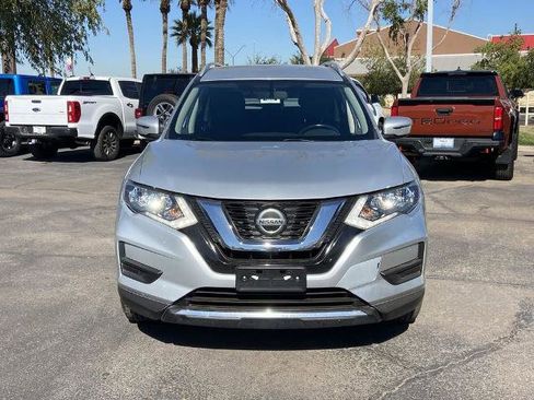 Used 2018 Nissan Rogue SV image 3
