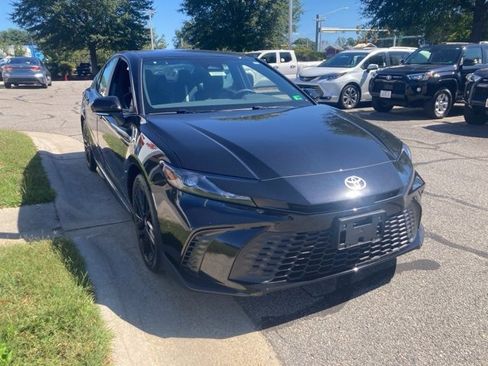 New 2025 Toyota Camry SE image 7