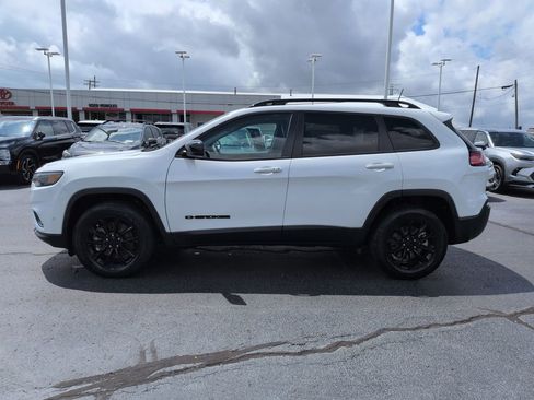 Used 2023 Jeep Cherokee Altitude Lux AWD/4WD image 2
