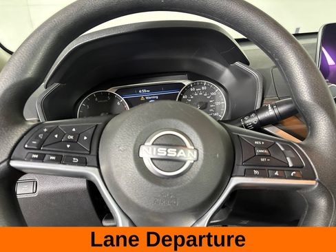 Used 2025 Nissan Altima 2.5 SV FWD image 15
