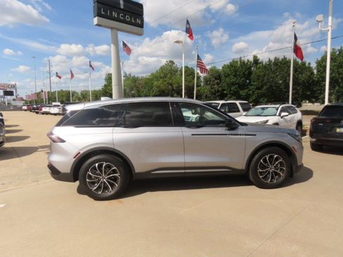 Certified 2025 Lincoln Nautilus Premier AWD/4WD image 8