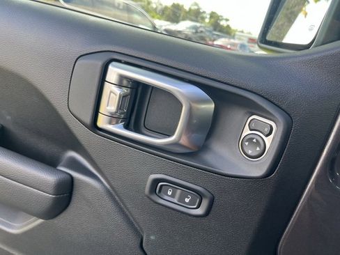 New 2025 Jeep Gladiator Sport image 23