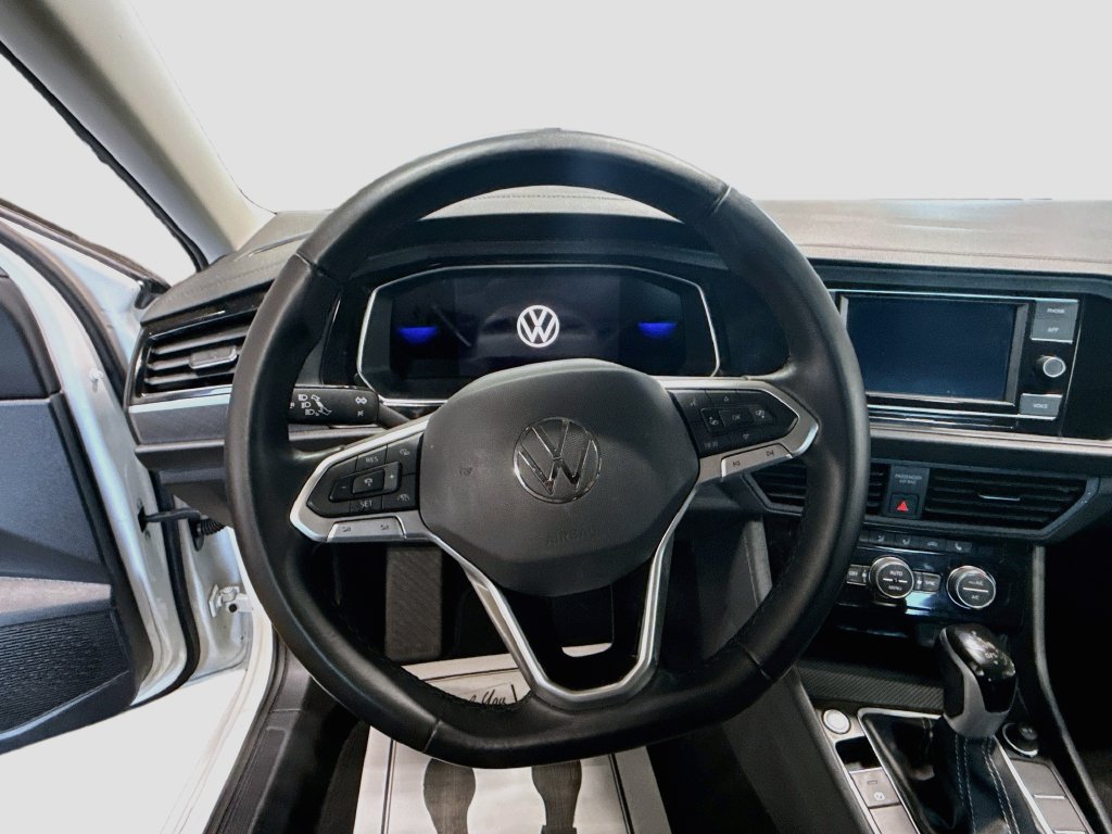 Used 2023 Volkswagen Jetta SE FWD image 11