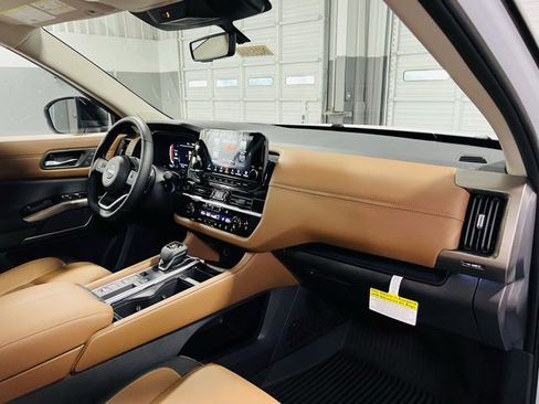 New 2025 Nissan Pathfinder Platinum image 37