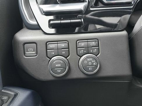 Used 2023 Chevrolet Silverado 1500 High Country w/ High Country Premium Package AWD/4WD image 40