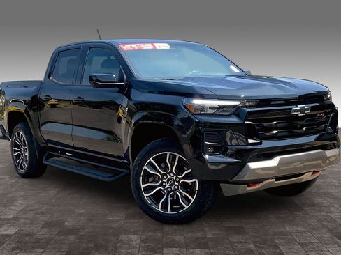 Used 2024 Chevrolet Colorado Z71 w/ Z71 Convenience Package 2 AWD/4WD image 3