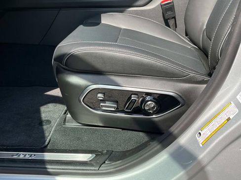 New 2025 Jeep Grand Cherokee L Overland w/ Luxury Tech Group IV image 10