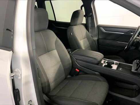 Used 2025 GMC Acadia Elevation AWD/4WD image 7