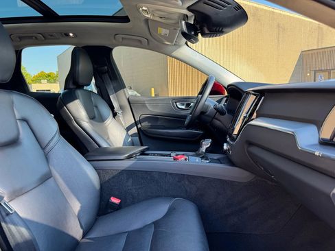 Used 2019 Volvo XC60 T6 Momentum w/ Protection Package Premier image 25