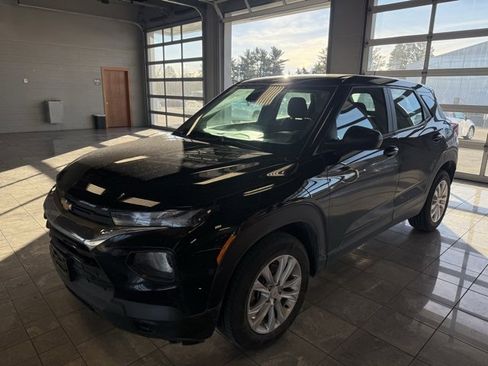 Used 2023 Chevrolet TrailBlazer LS image 2
