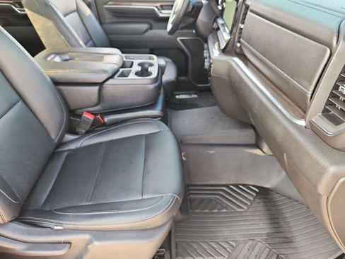 Used 2024 Chevrolet Silverado 2500 LT AWD/4WD image 28