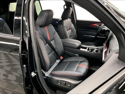 Used 2025 Chevrolet Traverse RS AWD/4WD image 8