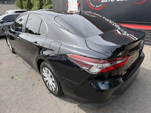 Used 2022 Toyota Camry LE FWD image 4